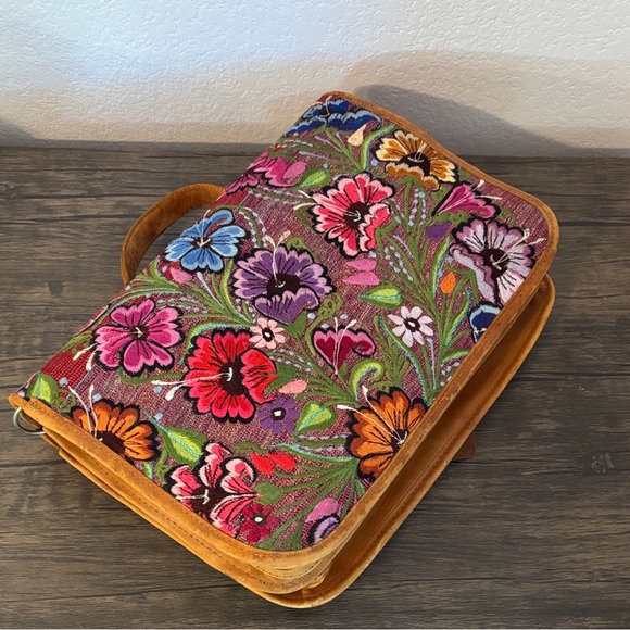 Floral Bag with buckle - Picture 7 of 7